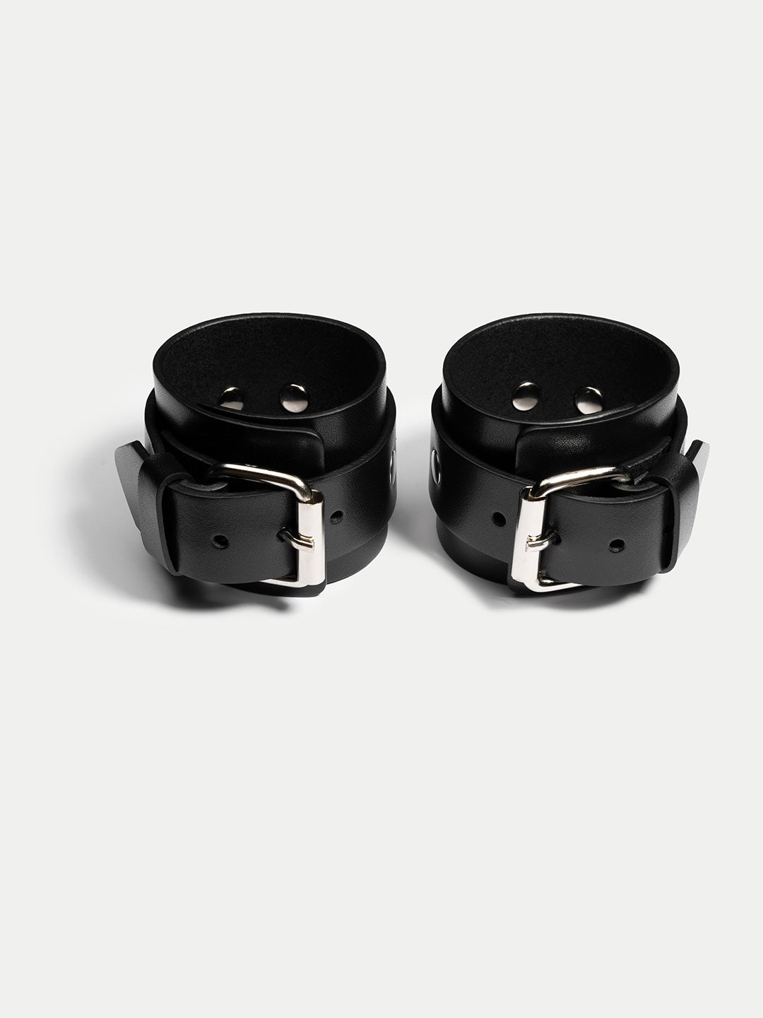 Amo Leather Cuffs in Black